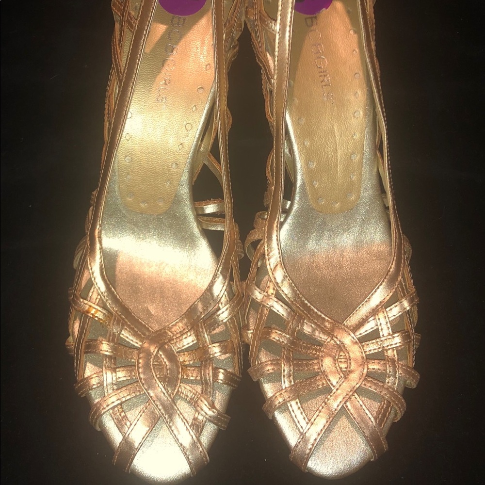 Never worn BCBGirls Gold Metallic Heels 8 1/2 EUC